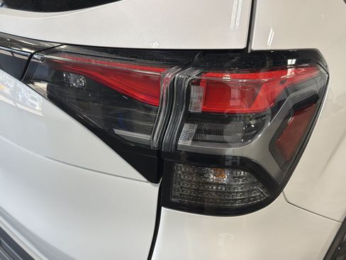 Certified 2025 Subaru Forester Premium AWD/4WD image 17