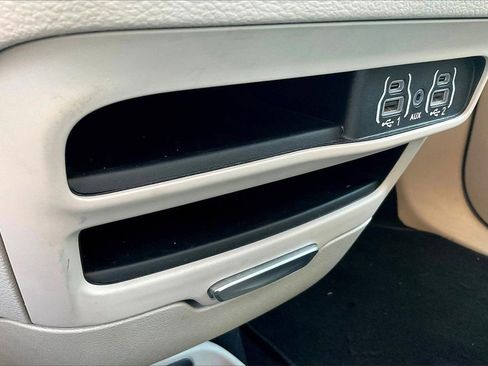 Used 2023 Chrysler Voyager LX image 20
