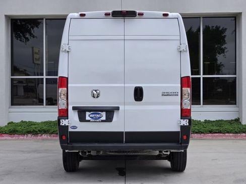 Used 2026 RAM ProMaster 2500 w/ Convenience Group FWD image 6