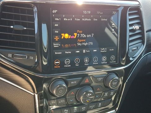 Used 2021 Jeep Grand Cherokee Limited AWD/4WD image 19