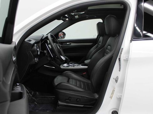 Used 2022 Alfa Romeo Stelvio Veloce image 7