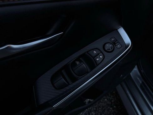 Used 2023 Nissan Sentra SR w/ SR Premium Package image 11