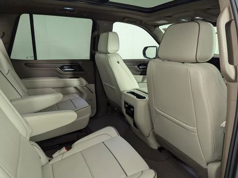 Used 2025 GMC Yukon Denali w/ Sun & Power Step Package image 21