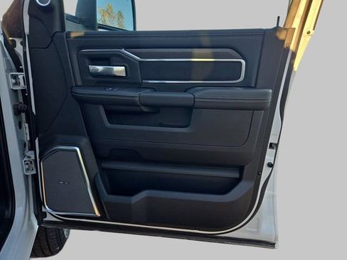 New 2025 RAM 2500 Laramie AWD/4WD image 11