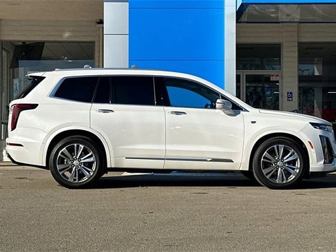 Used 2022 Cadillac XT6 Premium Luxury w/ Technology Package image 4