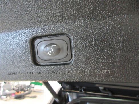 Used 2017 Ford Explorer XLT w/ Equipment Group 202A AWD/4WD image 32