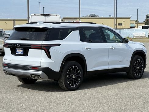 New 2026 Chevrolet Traverse LT w/ Sun and Wheel Package AWD/4WD image 5