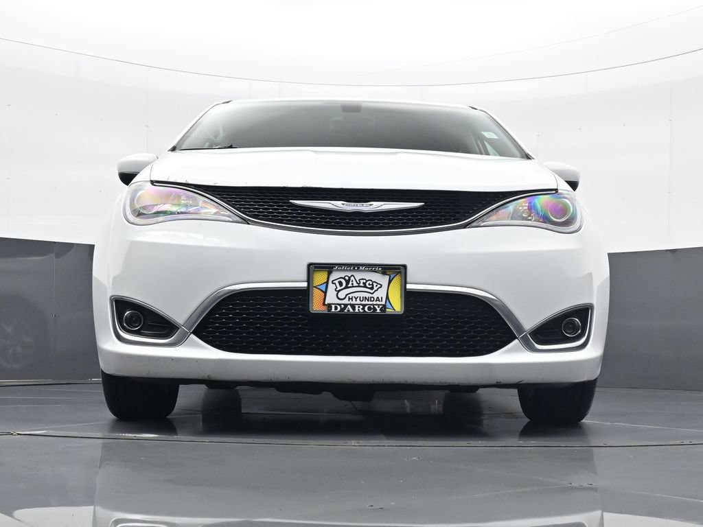Used 2017 Chrysler Pacifica Touring Plus w/ Tire & Wheel Group FWD image 24