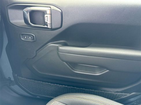 New 2025 Jeep Gladiator Mojave w/ Convenience Group image 37