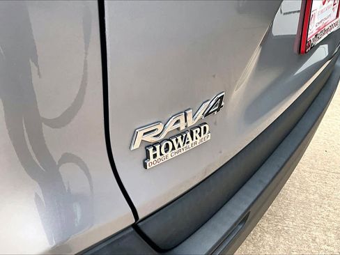 Used 2020 Toyota RAV4 XLE image 29