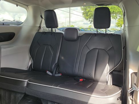 Used 2021 Chrysler Pacifica Limited w/ Uconnect Theater Family Group AWD/4WD image 11
