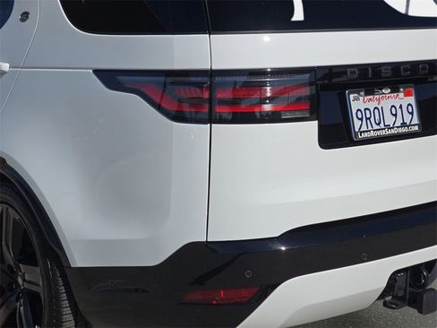 Used 2025 Land Rover Discovery Dynamic SE image 37