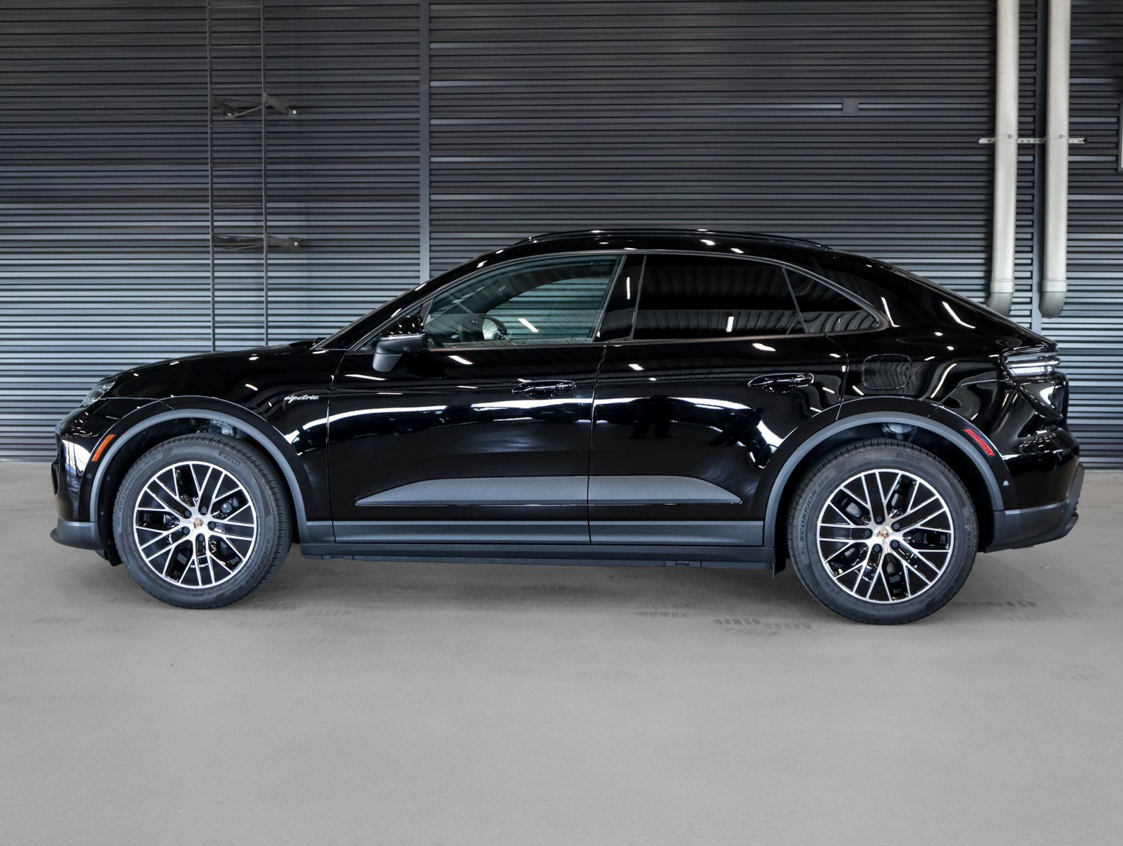 Certified 2026 Porsche Macan Electric RWD image 2