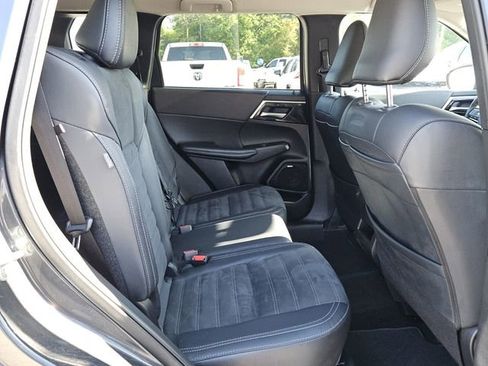 Used 2025 Mitsubishi Outlander SE AWD/4WD image 14