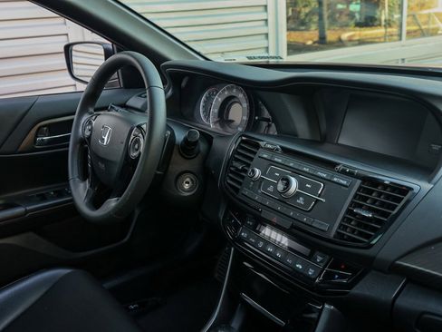 Used 2016 Honda Accord Sport image 19