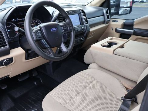 Used 2021 Ford F250 XLT AWD/4WD image 3