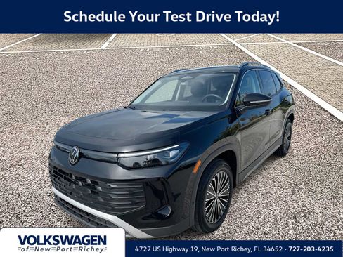 Certified 2025 Volkswagen Tiguan S w/ 18" Wheel Package FWD image 1