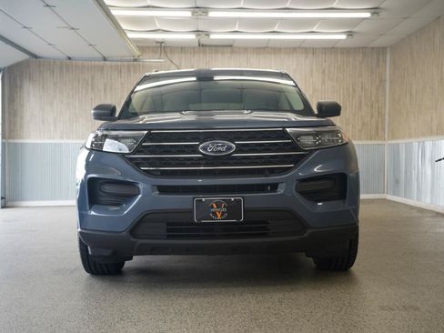 Used 2021 Ford Explorer XLT RWD image 2