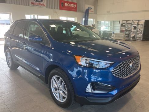 Used 2023 Ford Edge SEL w/ Convenience Package image 3