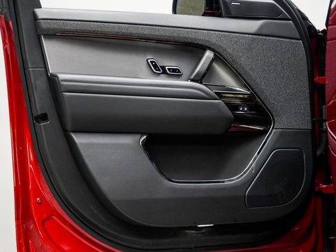 Used 2025 Land Rover Range Rover Sport SE image 35