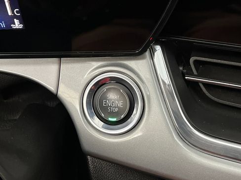 Used 2025 Chevrolet Trax LT FWD image 49