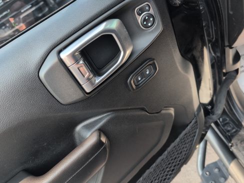 Used 2020 Jeep Wrangler Unlimited Rubicon AWD/4WD image 17