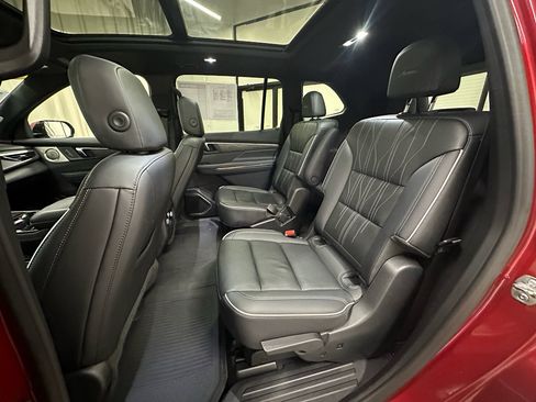 Certified 2025 Buick Enclave Avenir image 26