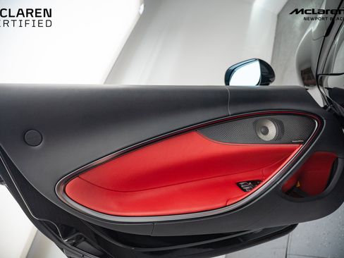 Used 2024 McLaren Artura image 35