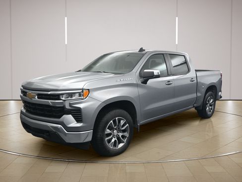 Used 2024 Chevrolet Silverado 1500 LT AWD/4WD image 3