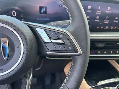 Used 2025 Buick Envision Preferred image 9