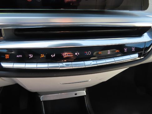 Used 2024 Cadillac Lyriq Luxury AWD/4WD image 33