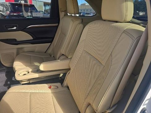 Used 2019 Toyota Highlander FWD V6 image 10