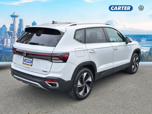 Certified 2025 Volkswagen Taos SE AWD/4WD image 3
