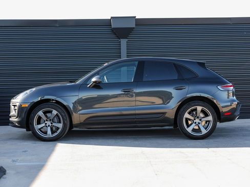 Certified 2025 Porsche Macan image 2