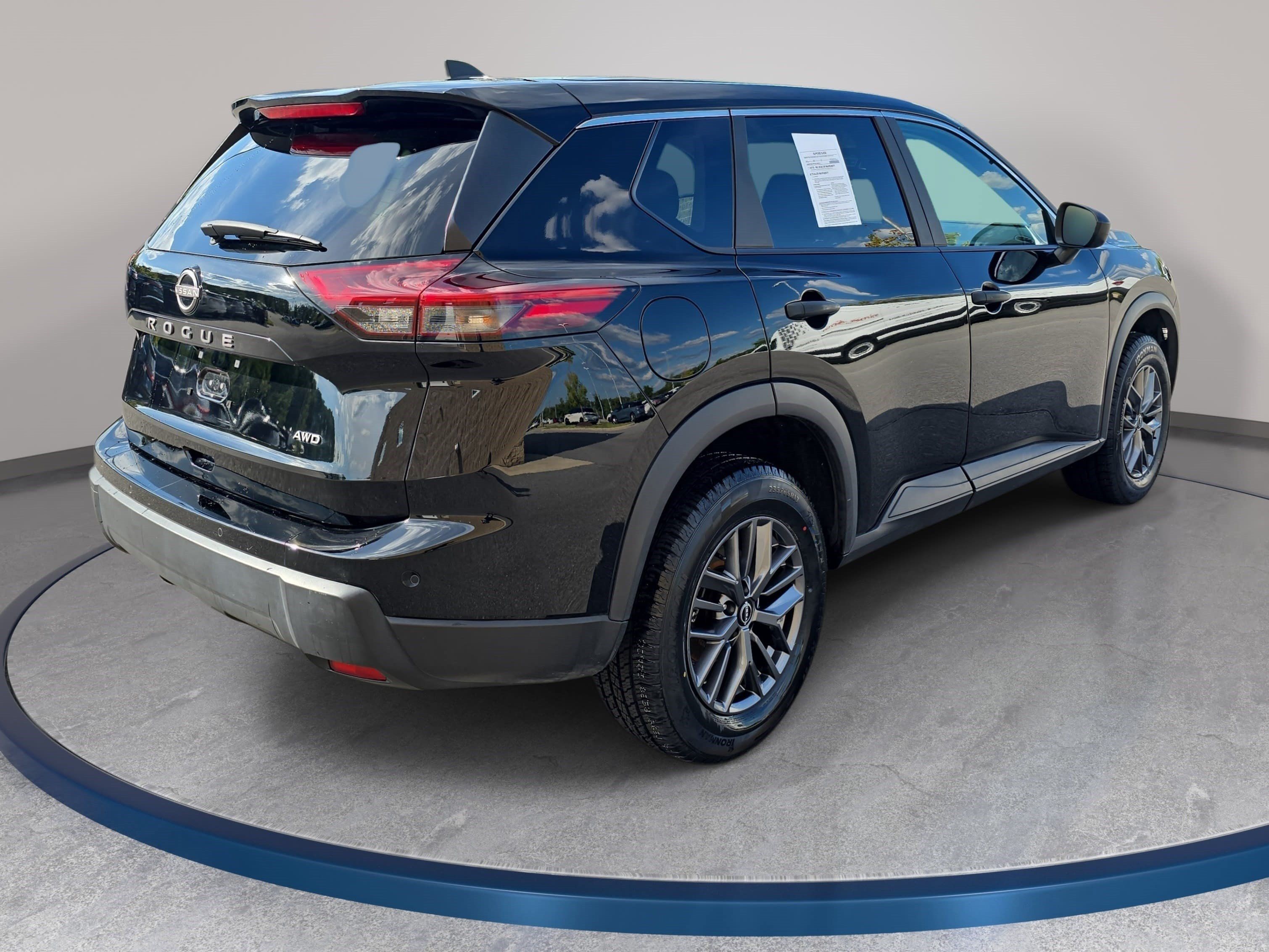 Used 2025 Nissan Rogue S AWD/4WD image 5