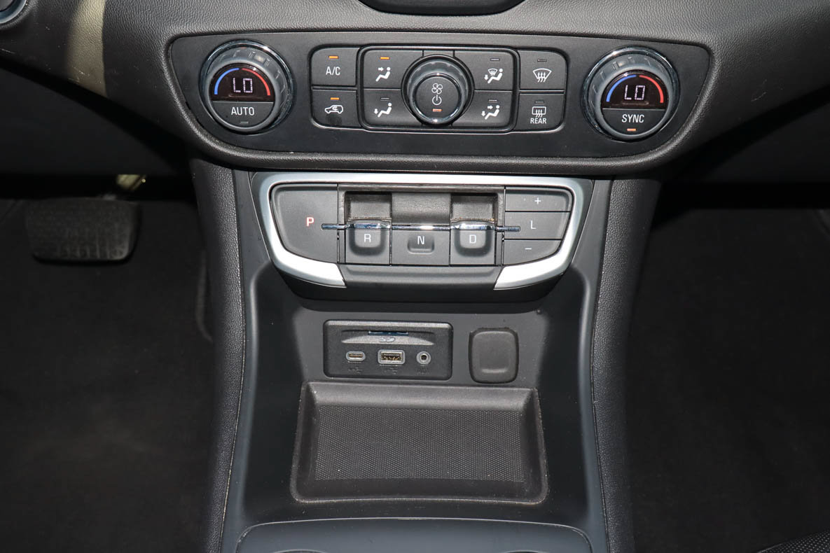 Used 2024 GMC Terrain SLT AWD/4WD image 11
