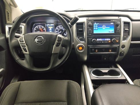 Used 2017 Nissan Titan SV RWD image 22