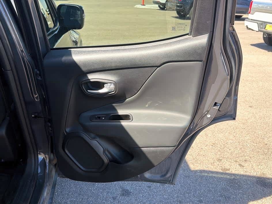 Used 2023 Jeep Renegade Altitude AWD/4WD image 14