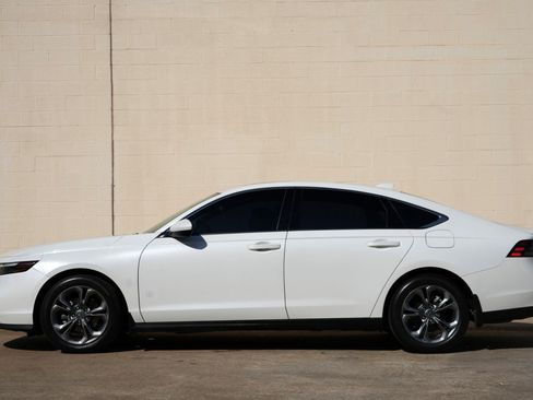 Used 2023 Honda Accord EX image 8