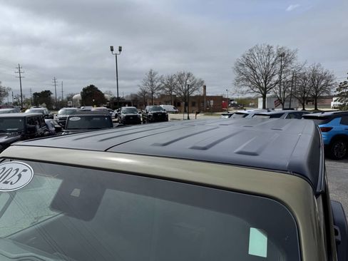 Used 2025 Jeep Wrangler Unlimited Sport image 17