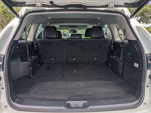 Used 2018 Toyota Highlander XLE FWD image 13