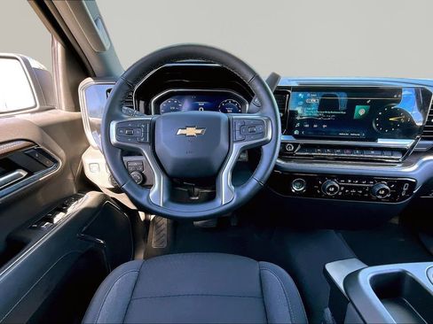 Used 2024 Chevrolet Silverado 1500 LT image 8