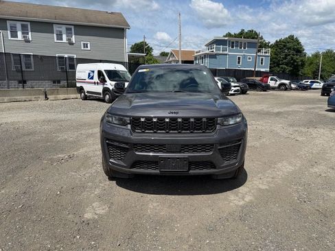 New 2026 Jeep Grand Cherokee Altitude AWD/4WD image 8