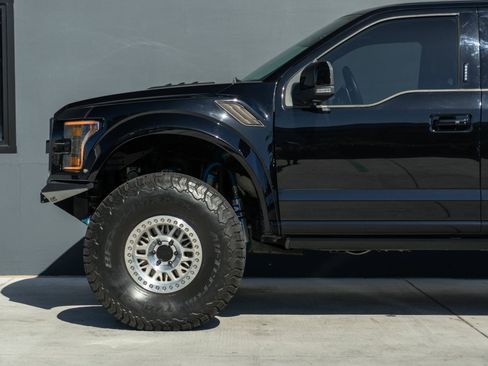 Used 2017 Ford F150 Raptor w/ Equipment Group 802A Luxury image 19