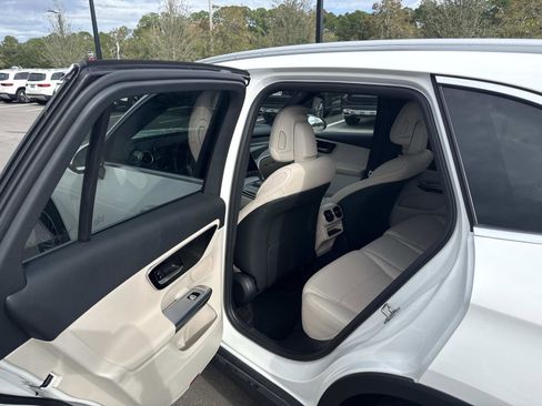 Used 2025 Mercedes-Benz GLC 300 image 14