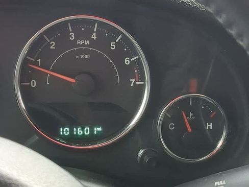 Used 2017 Jeep Wrangler Unlimited Sahara w/ Connectivity Group image 31