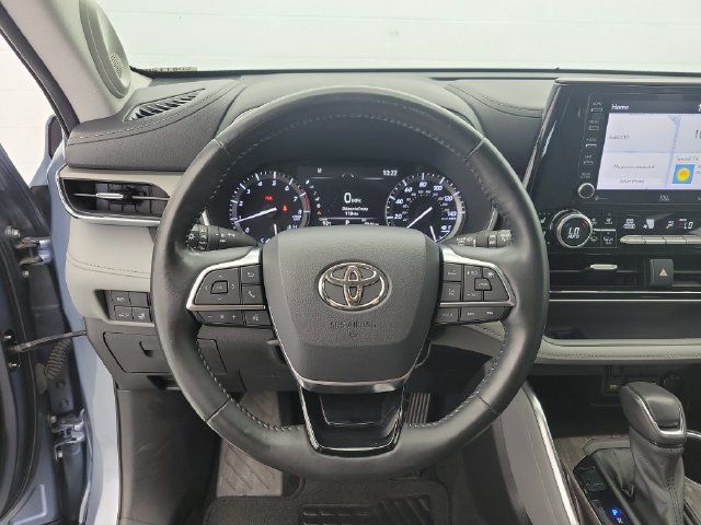 Used 2021 Toyota Highlander Limited FWD image 24
