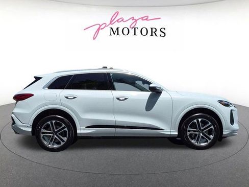 Certified 2025 Audi Q5 Premium AWD/4WD image 4