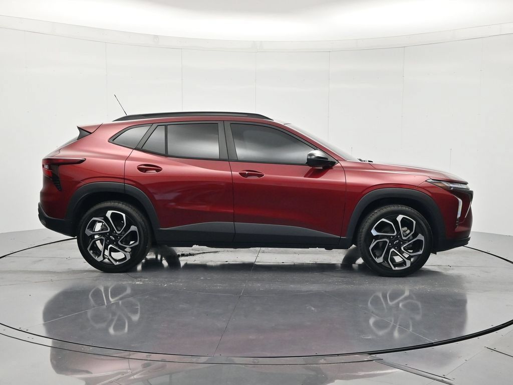 Used 2024 Chevrolet Trax RS w/ Driver Confidence Package FWD image 4