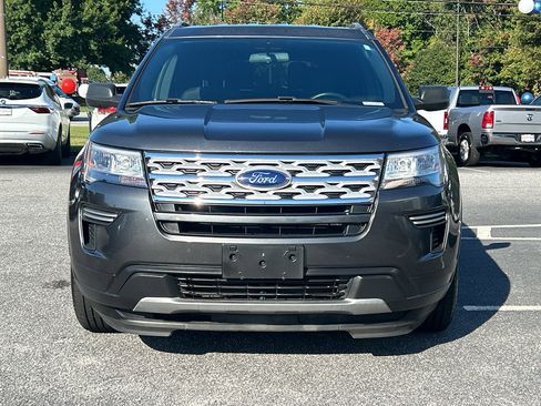 Used 2019 Ford Explorer XLT image 3